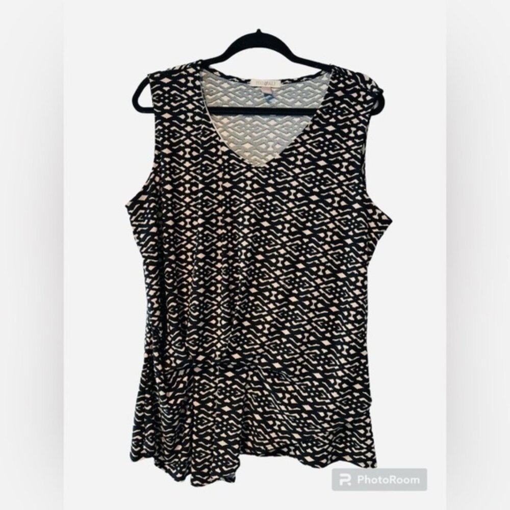 Roz & Ali Sleeveless Blouse Womens size Large Black and Tan Tribal Pattern